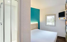 Hotelf1 Paris Porte De Montreuil